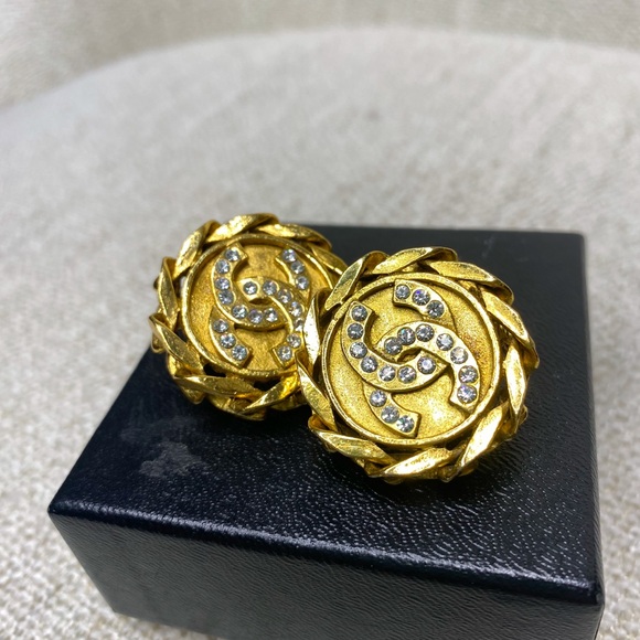 Authentic CHANEL vintage 1990s Gold Plated CC rhinestone Clip on earrings - Picture 3 of 11